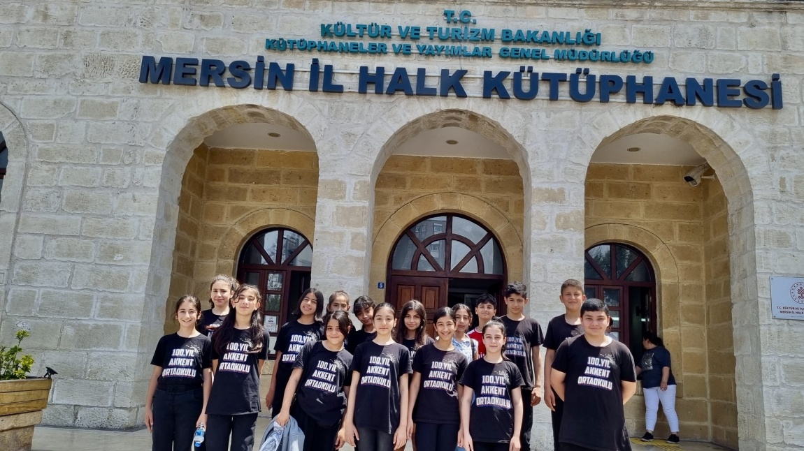 Okulumuz Kütüphanecilik Kulübü öğrencileri kulüp danışman  öğretmeni Deniz Çıtak  ve okulumuz Türkçe öğreticisi Murat Kamacı eşliğinde İl Halk Kütüphanesi'ne gezi düzenlemişlerdir.